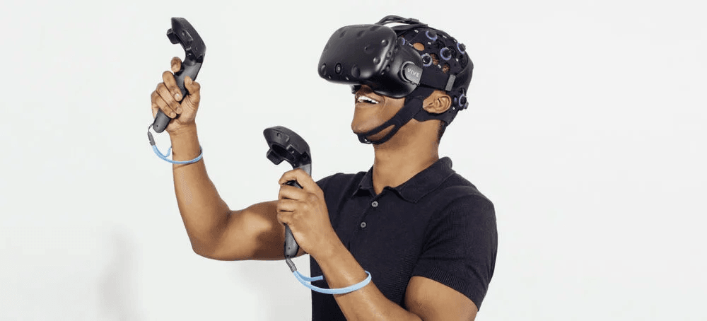 Sistema de VR con seguimiento ocular y sensores EEG en uso.