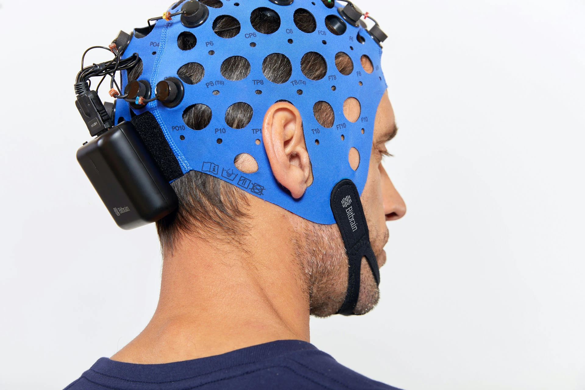 Versatile EEG sensor layer and acquisition layer