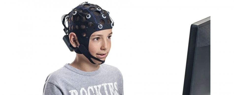 child with ADHD using neurotechnology for cognitive rehabilitation 